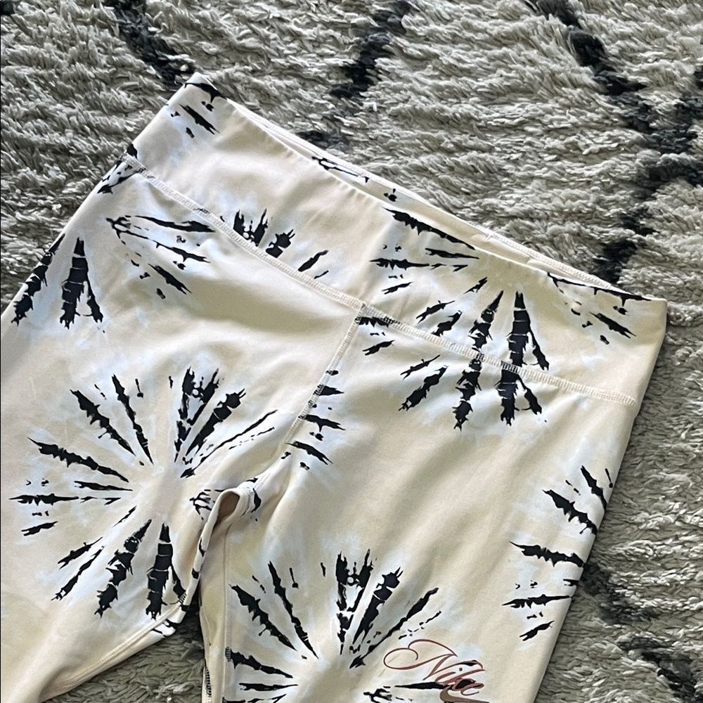 NWOT Women's Nike One Luxe Resort Mid-Rise 7/8 Cream Leggings XL Gym Training - Picture 4 of 11